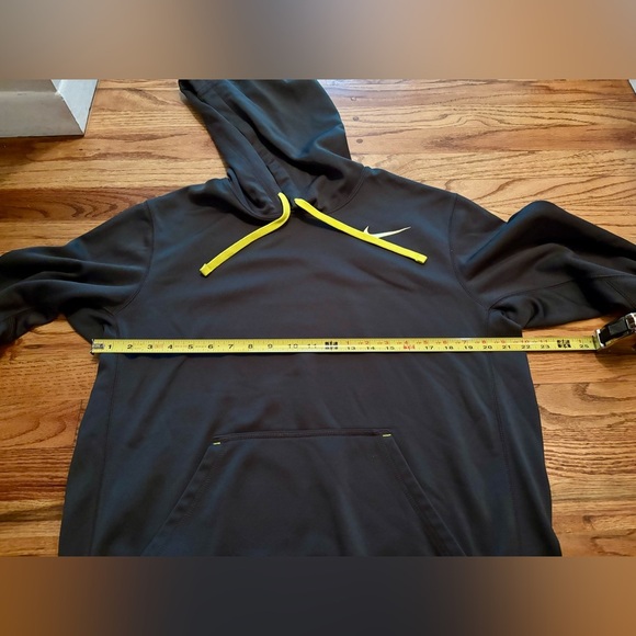 Nike THERMA-Fit Hoodie Medium. Gray with Neon Yellow accents - Picture 6 of 10